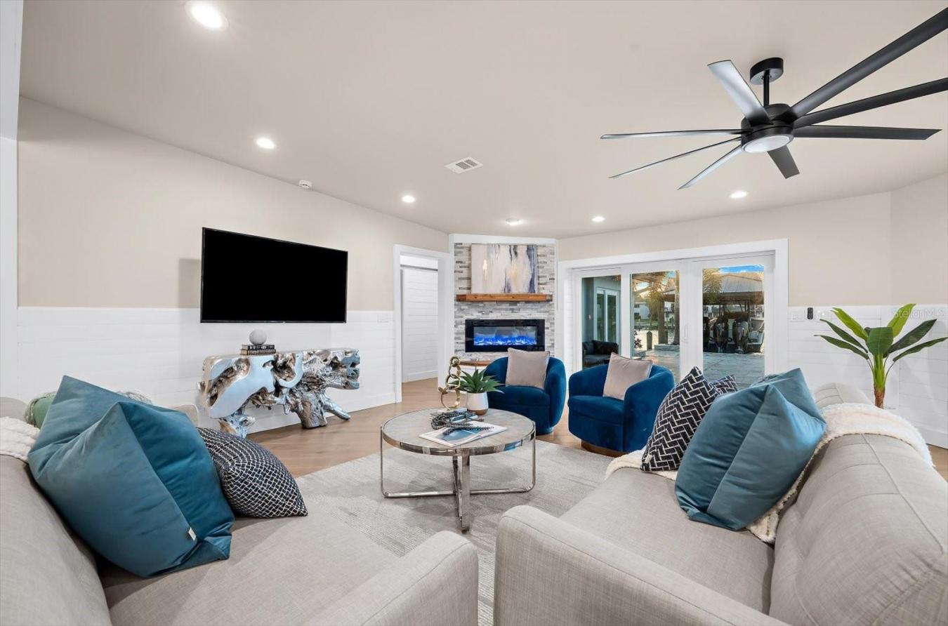 CLEARWATER BEACH, Pinellas, 33767, United States, 4 Bedrooms Bedrooms, ,3 BathroomsBathrooms,Residential,For Sale,2003764