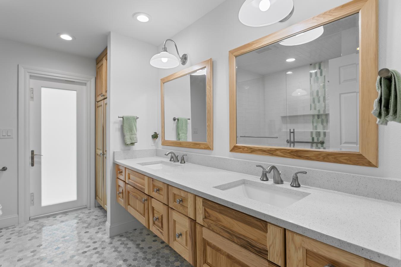 St. Petersburg, Florida, 33707, United States, 4 Bedrooms Bedrooms, ,2 BathroomsBathrooms,Residential,For Sale,2003762