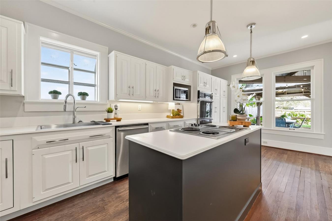 Houston, Texas, 77008, United States, 3 Bedrooms Bedrooms, ,2 BathroomsBathrooms,Residential,For Sale,2003760