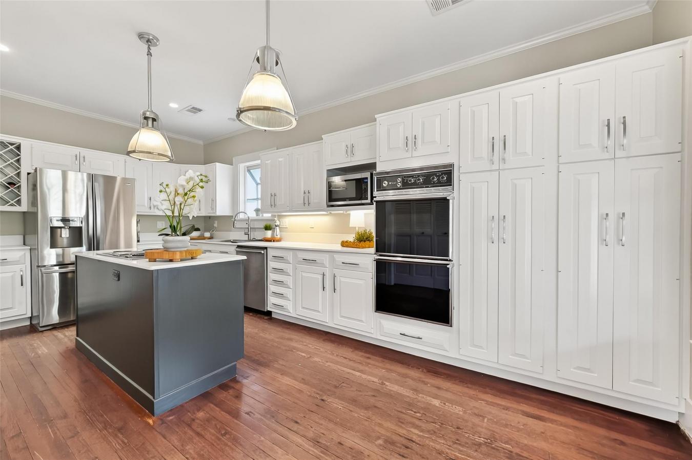 Houston, Texas, 77008, United States, 3 Bedrooms Bedrooms, ,2 BathroomsBathrooms,Residential,For Sale,2003760