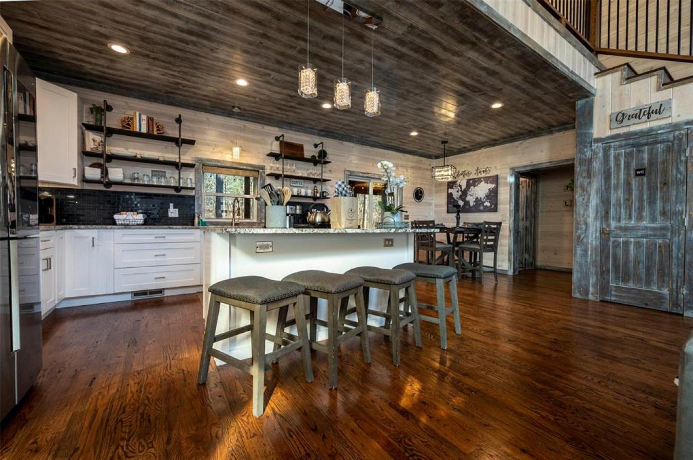 Broken Bow, McCurtain, 74728, United States, 2 Bedrooms Bedrooms, ,2 BathroomsBathrooms,Residential,For Sale,2003759