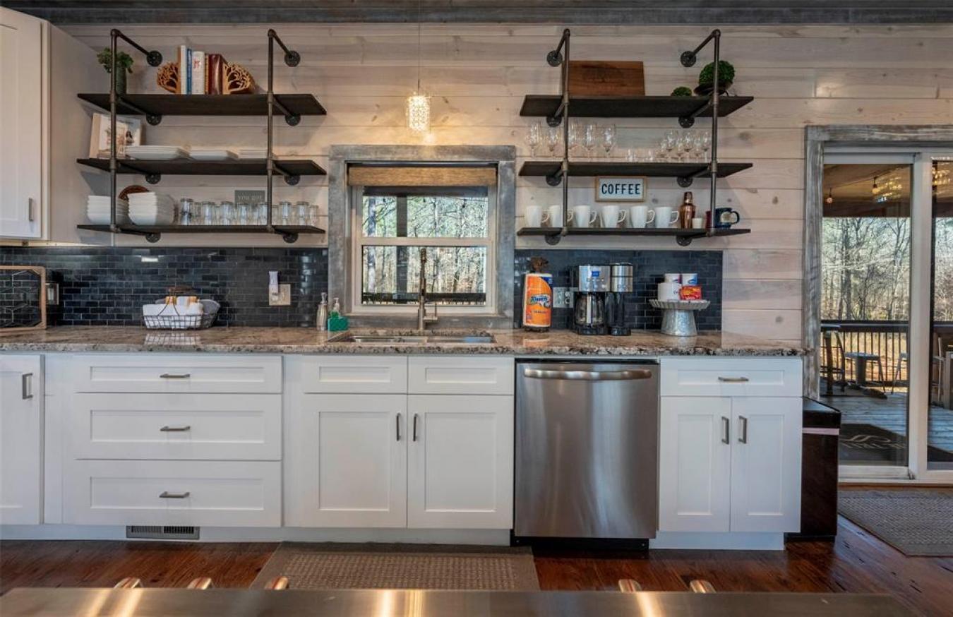 Broken Bow, McCurtain, 74728, United States, 2 Bedrooms Bedrooms, ,2 BathroomsBathrooms,Residential,For Sale,2003759