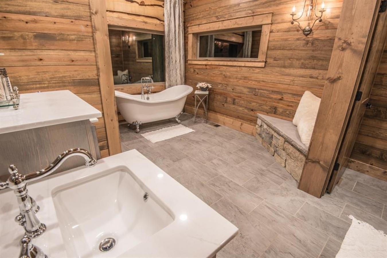 Broken Bow, McCurtain, 74728, United States, 5 Bedrooms Bedrooms, ,5 BathroomsBathrooms,Residential,For Sale,2003758