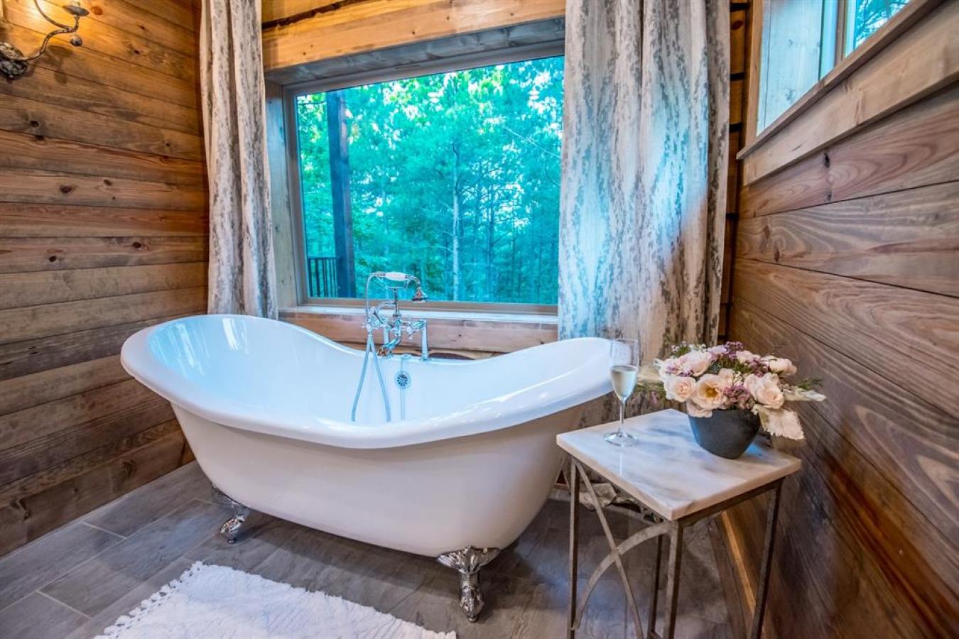 Broken Bow, McCurtain, 74728, United States, 5 Bedrooms Bedrooms, ,5 BathroomsBathrooms,Residential,For Sale,2003758