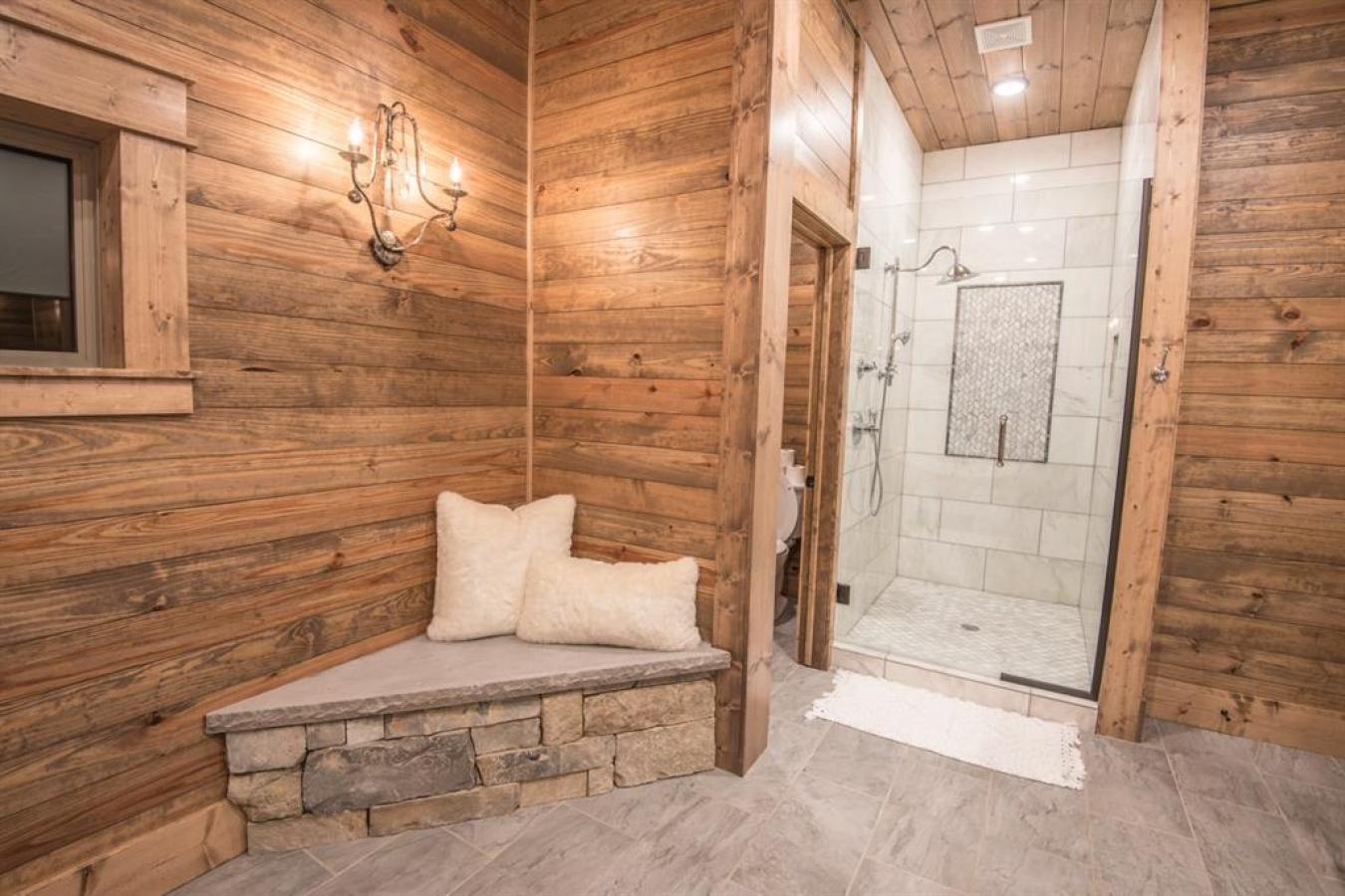 Broken Bow, McCurtain, 74728, United States, 5 Bedrooms Bedrooms, ,5 BathroomsBathrooms,Residential,For Sale,2003758