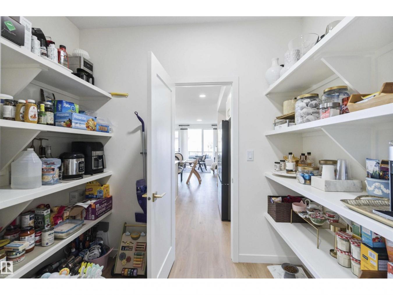 Edmonton, AB, T6W 5B5, Canada, 4 Bedrooms Bedrooms, ,3 BathroomsBathrooms,Residential,For Sale,2003756