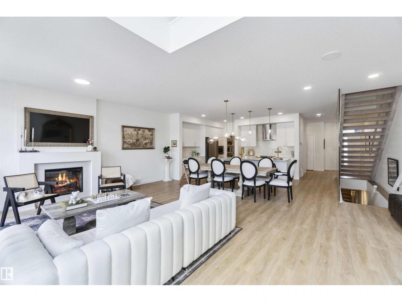 Edmonton, AB, T6W 5B5, Canada, 4 Bedrooms Bedrooms, ,3 BathroomsBathrooms,Residential,For Sale,2003756