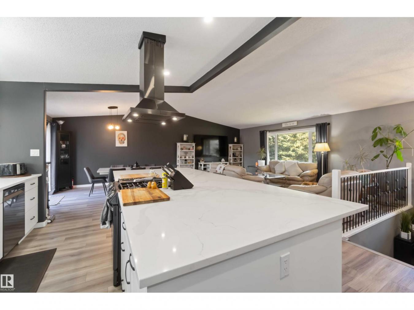 Rural Parkland County, Strathcona County, T7Y 1G6, Canada, 5 Bedrooms Bedrooms, ,3 BathroomsBathrooms,Residential,For Sale,2003755