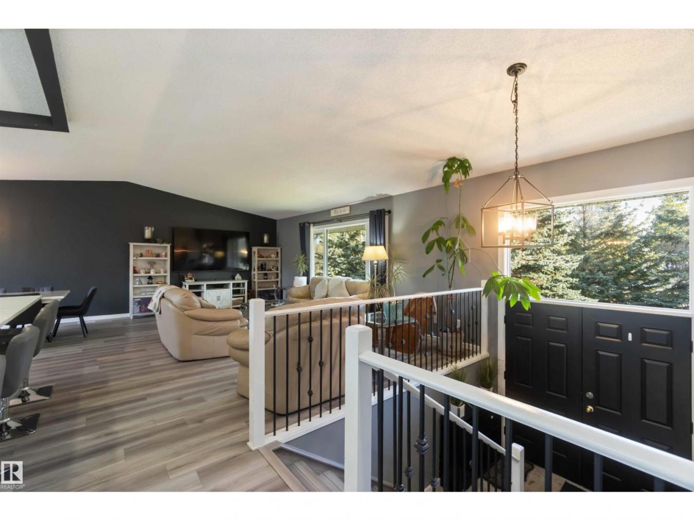 Rural Parkland County, Strathcona County, T7Y 1G6, Canada, 5 Bedrooms Bedrooms, ,3 BathroomsBathrooms,Residential,For Sale,2003755