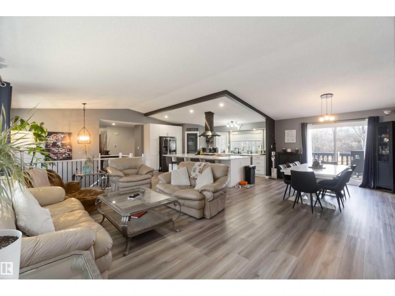 Rural Parkland County, Strathcona County, T7Y 1G6, Canada, 5 Bedrooms Bedrooms, ,3 BathroomsBathrooms,Residential,For Sale,2003755