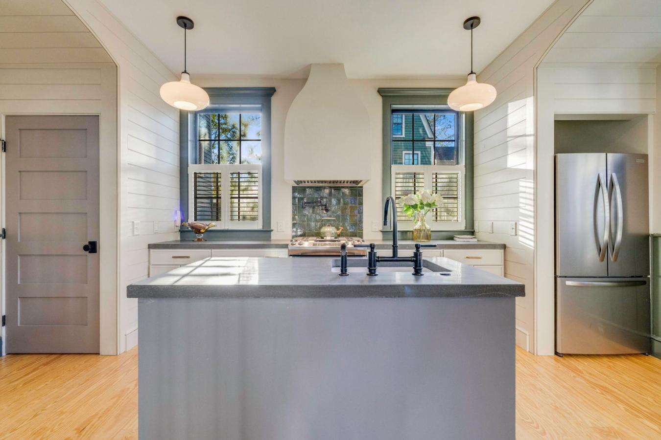 Charleston, Charleston, 29403, United States, 8 Bedrooms Bedrooms, ,6 BathroomsBathrooms,Residential,For Sale,2003750