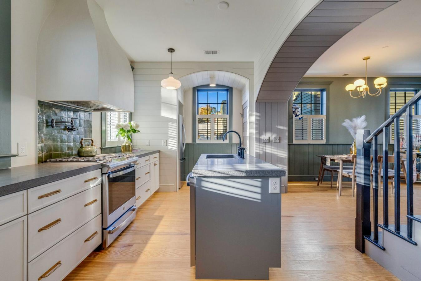 Charleston, Charleston, 29403, United States, 8 Bedrooms Bedrooms, ,6 BathroomsBathrooms,Residential,For Sale,2003750