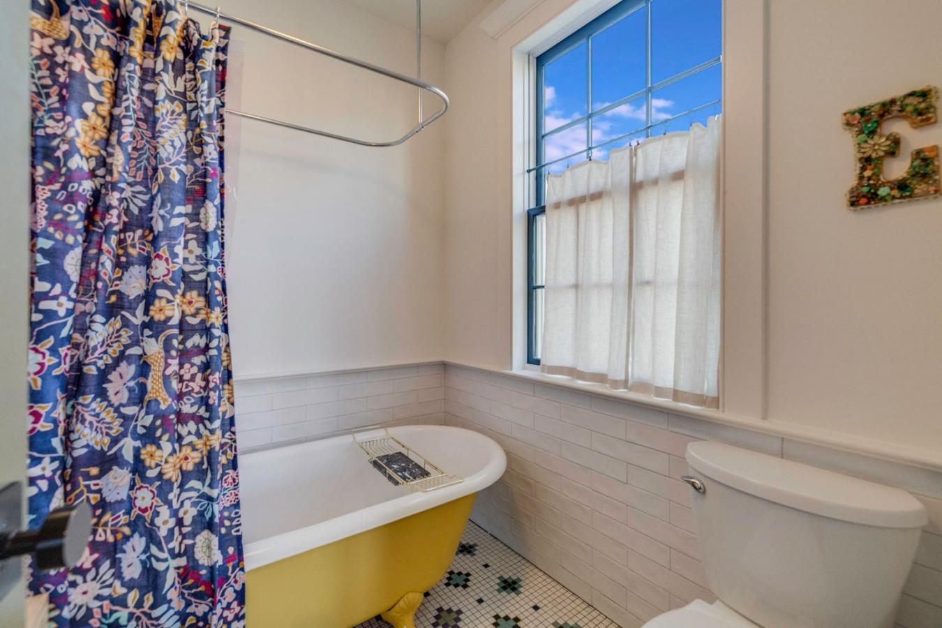 Charleston, Charleston, 29403, United States, 8 Bedrooms Bedrooms, ,6 BathroomsBathrooms,Residential,For Sale,2003750