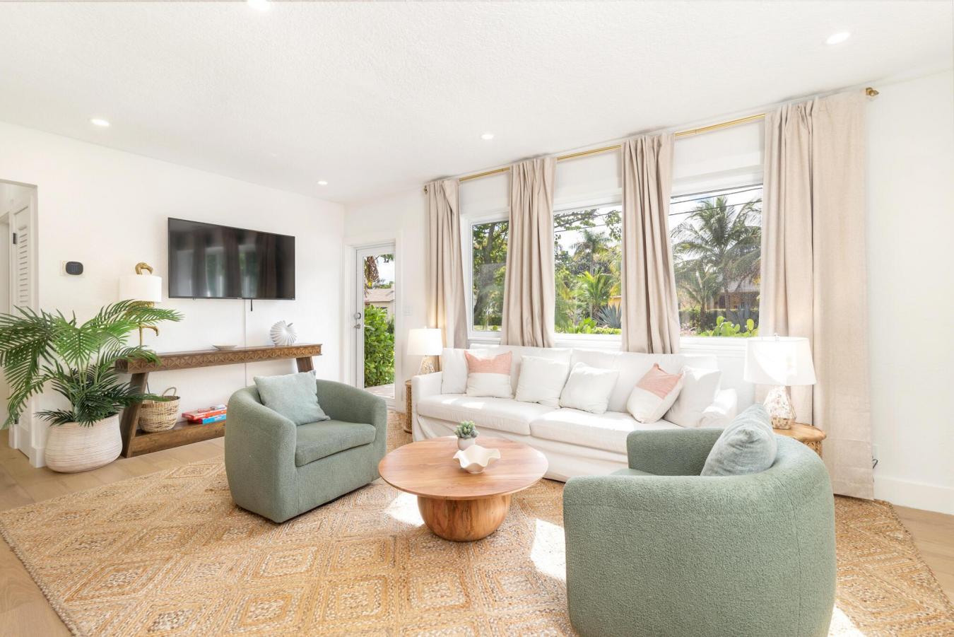 West Palm Beach, Florida, 33405, United States, 3 Bedrooms Bedrooms, ,2 BathroomsBathrooms,Residential,For Sale,2003741