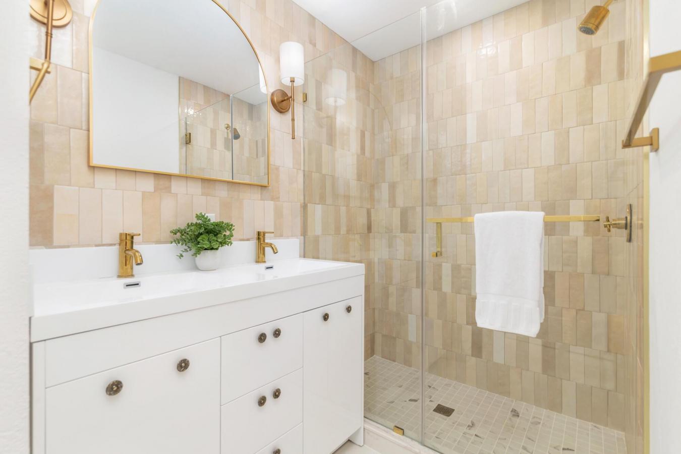 West Palm Beach, Florida, 33405, United States, 3 Bedrooms Bedrooms, ,2 BathroomsBathrooms,Residential,For Sale,2003741