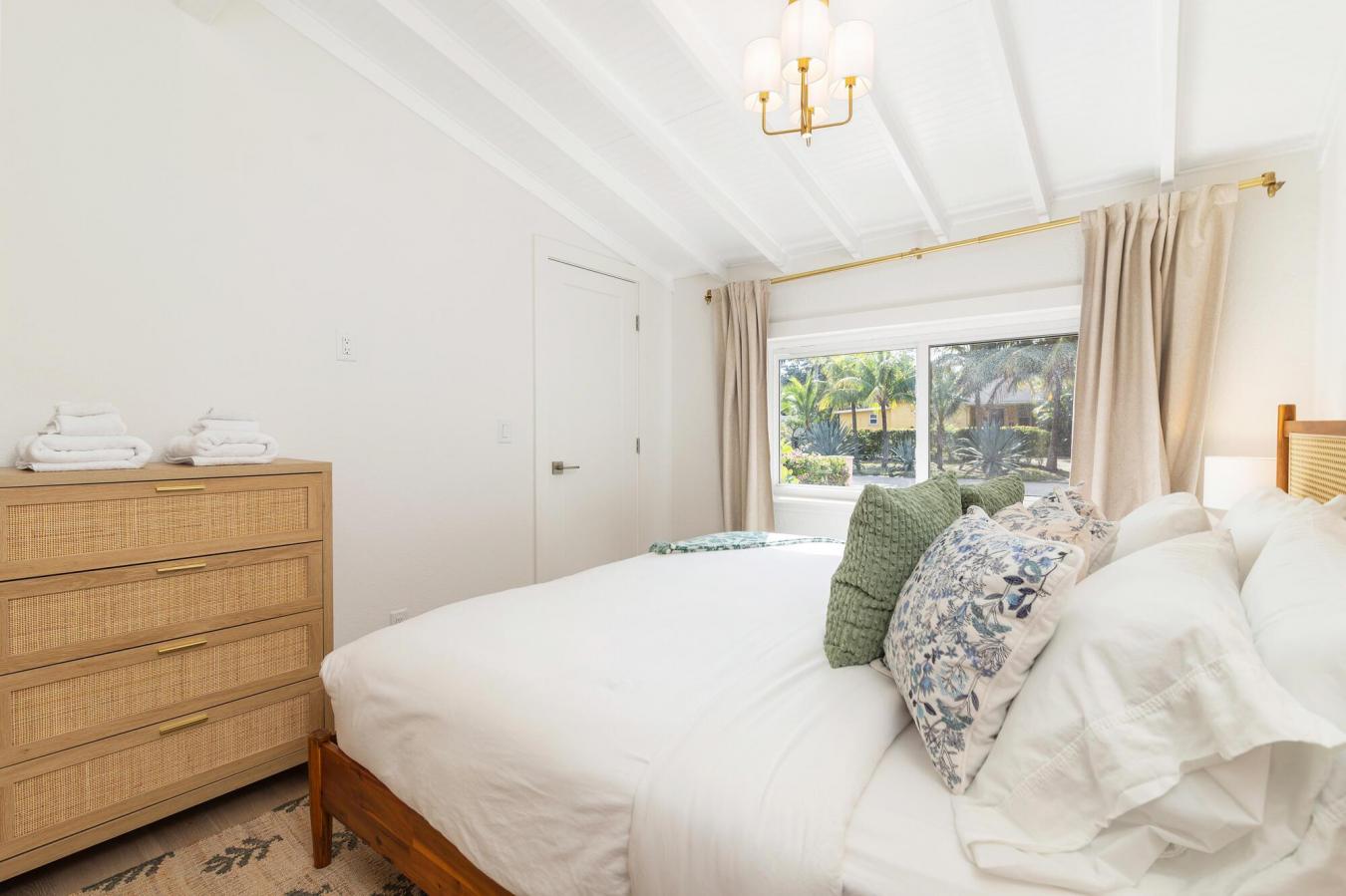 West Palm Beach, Florida, 33405, United States, 3 Bedrooms Bedrooms, ,2 BathroomsBathrooms,Residential,For Sale,2003741