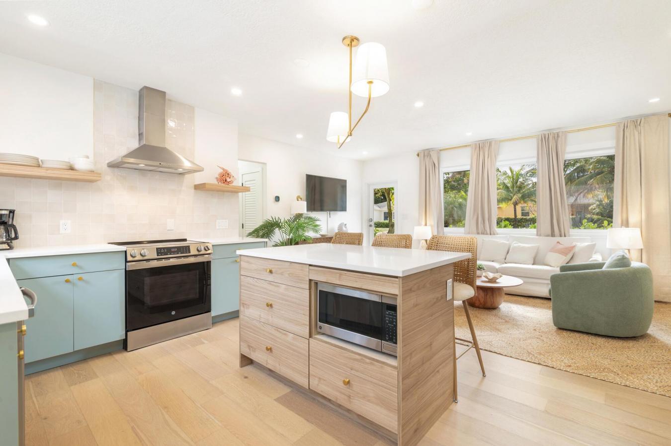 West Palm Beach, Florida, 33405, United States, 3 Bedrooms Bedrooms, ,2 BathroomsBathrooms,Residential,For Sale,2003741