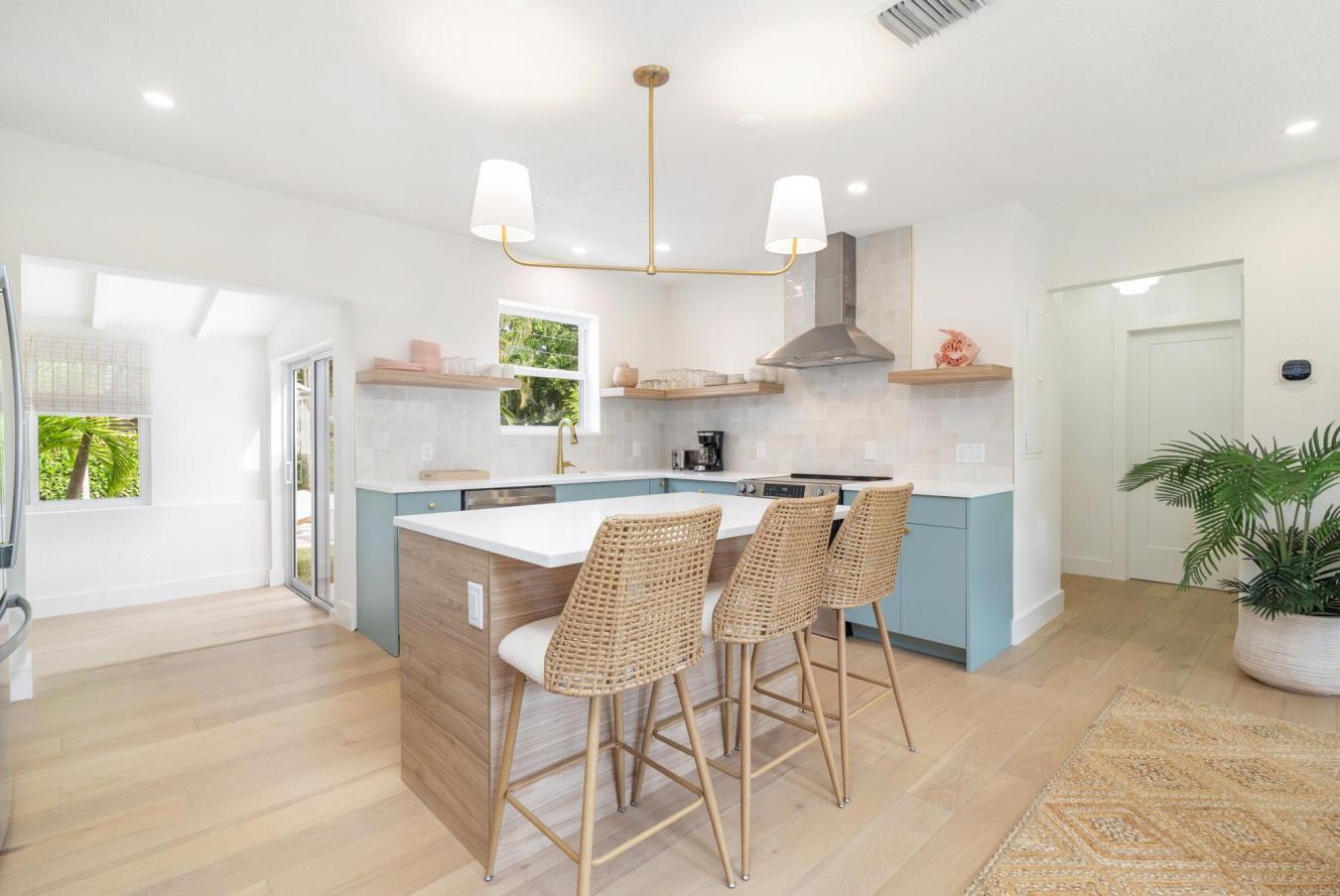 West Palm Beach, Florida, 33405, United States, 3 Bedrooms Bedrooms, ,2 BathroomsBathrooms,Residential,For Sale,2003741