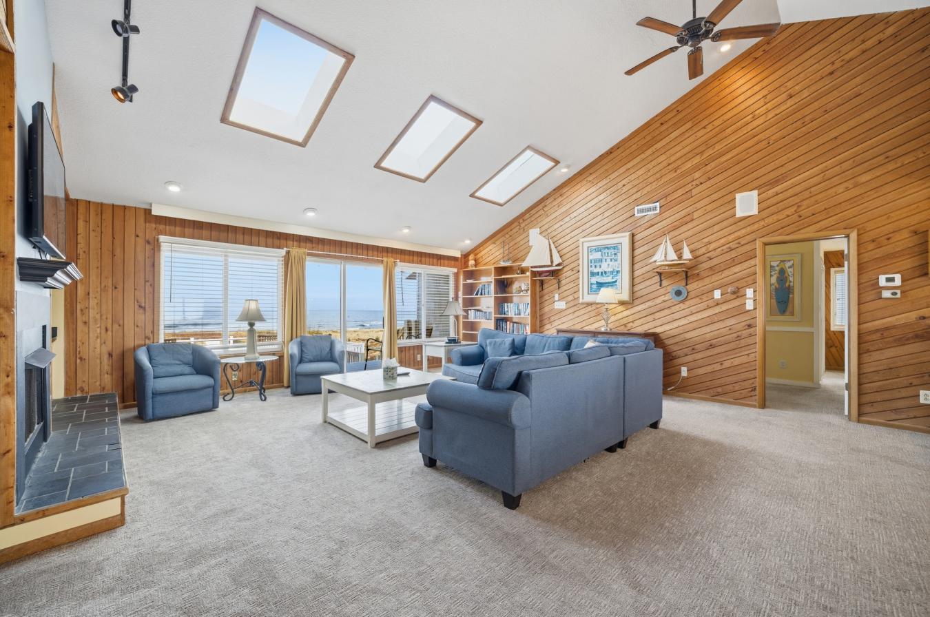 Virginia Beach, Virginia, 23456, United States, 6 Bedrooms Bedrooms, ,5 BathroomsBathrooms,Residential,For Sale,2003739