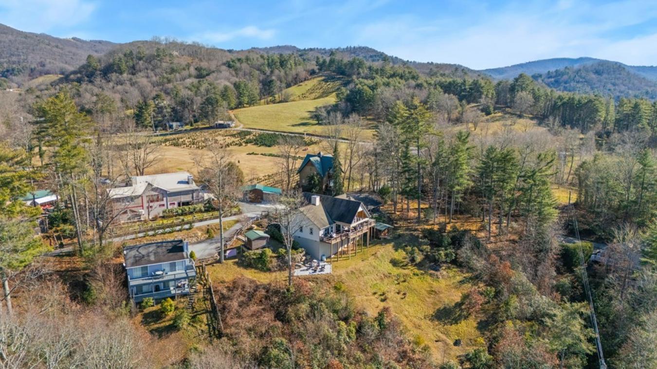 Glenville, Jackson, 28736, United States, 3 Bedrooms Bedrooms, ,3 BathroomsBathrooms,Residential,For Sale,2003738