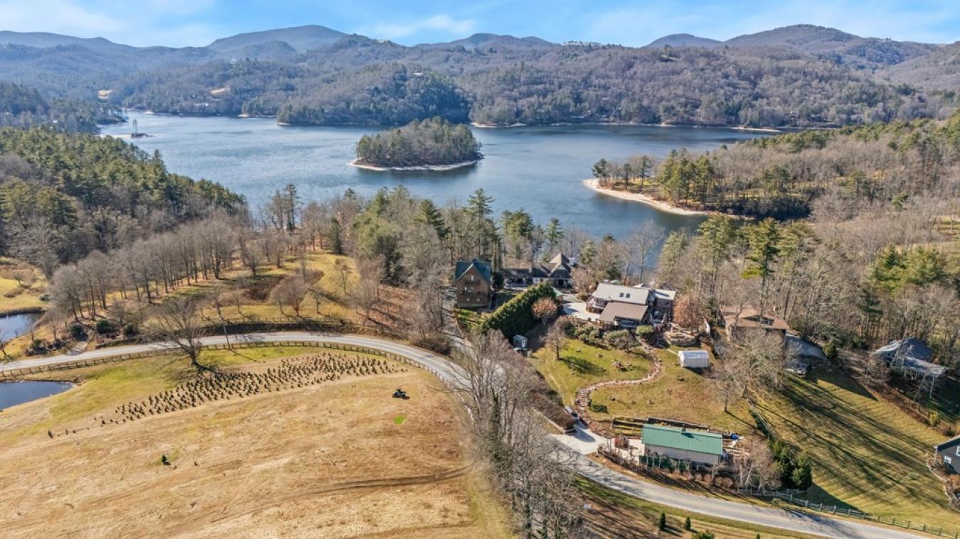 Glenville, Jackson, 28736, United States, 3 Bedrooms Bedrooms, ,3 BathroomsBathrooms,Residential,For Sale,2003738