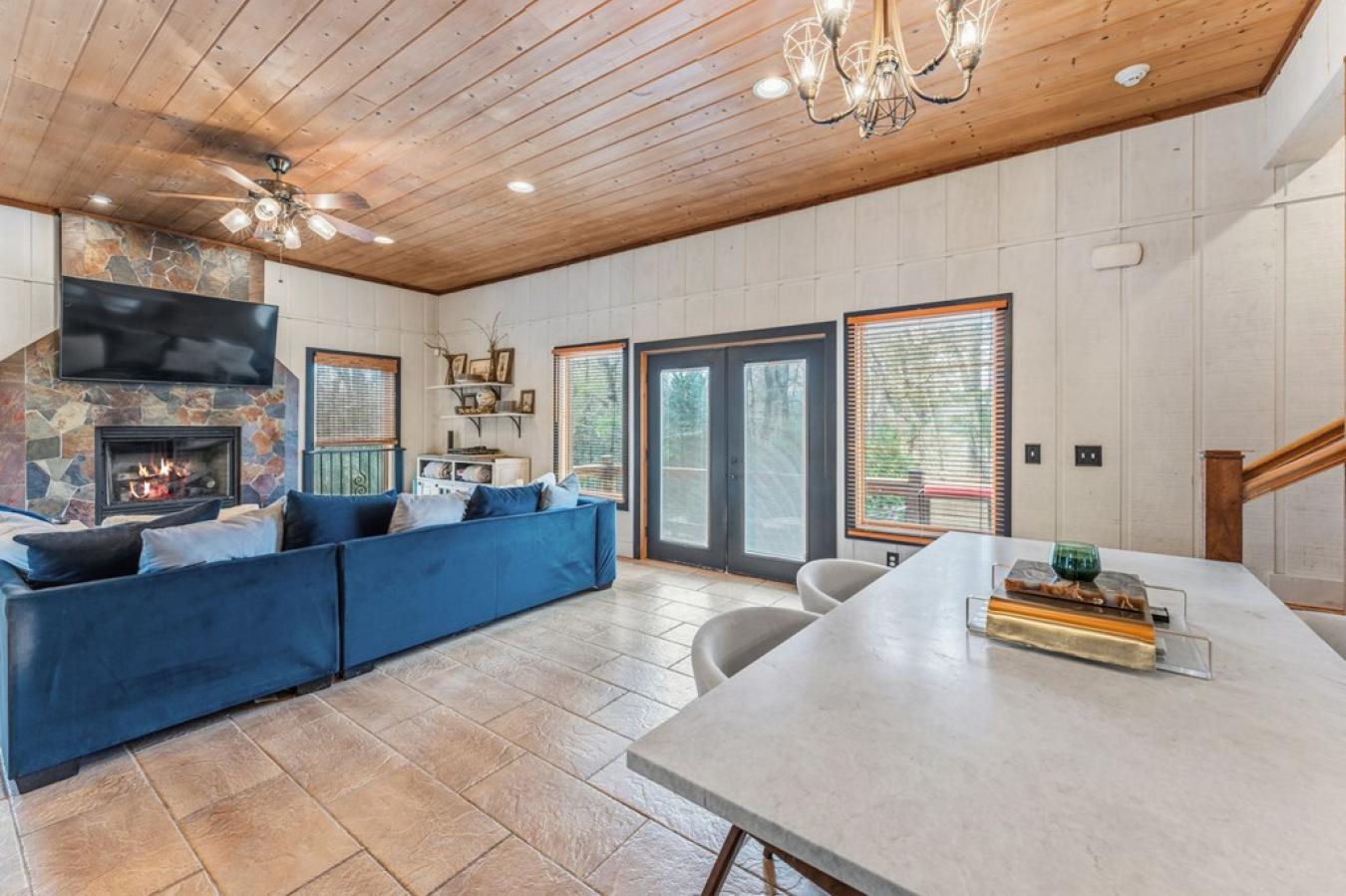 Glenville, Jackson, 28736, United States, 3 Bedrooms Bedrooms, ,3 BathroomsBathrooms,Residential,For Sale,2003738