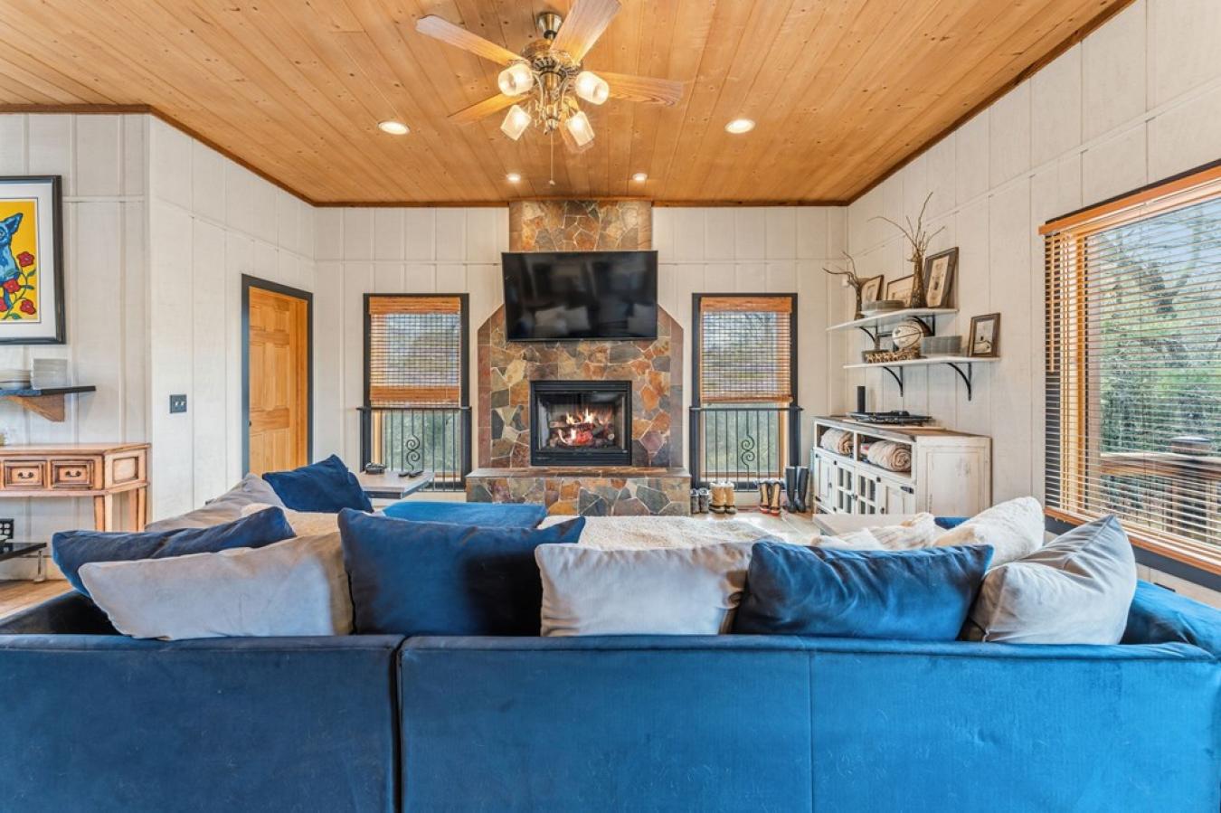 Glenville, Jackson, 28736, United States, 3 Bedrooms Bedrooms, ,3 BathroomsBathrooms,Residential,For Sale,2003738