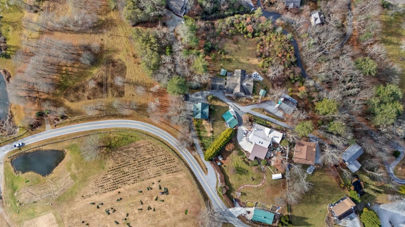 Glenville, Jackson, 28736, United States, 3 Bedrooms Bedrooms, ,3 BathroomsBathrooms,Residential,For Sale,2003738