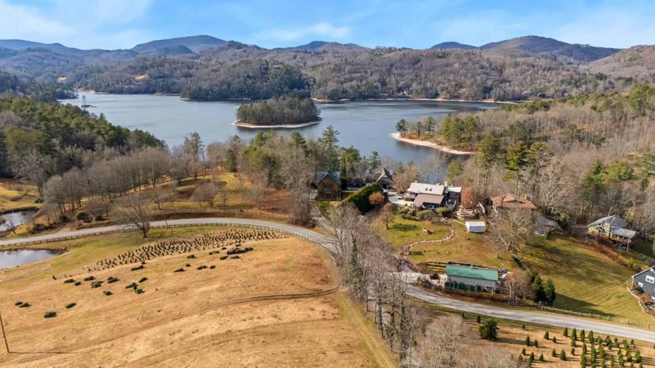 Glenville, Jackson, 28736, United States, 3 Bedrooms Bedrooms, ,3 BathroomsBathrooms,Residential,For Sale,2003738