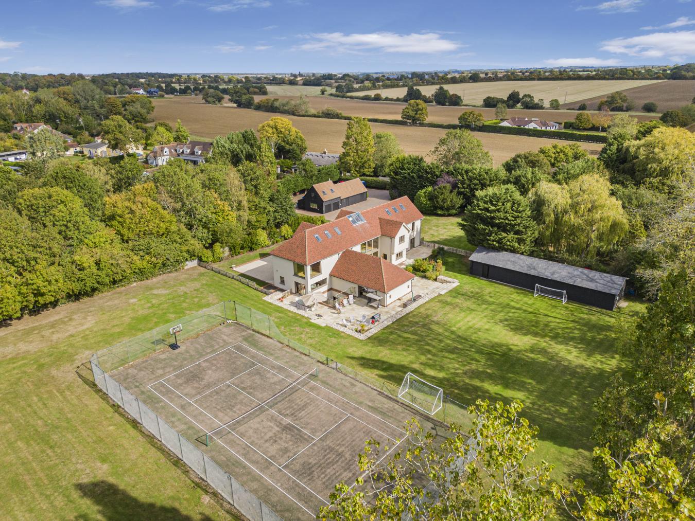 Dunmow, Essex, CM6 3QJ, United Kingdom, 6 Bedrooms Bedrooms, ,6 BathroomsBathrooms,Residential,For Sale,2003733