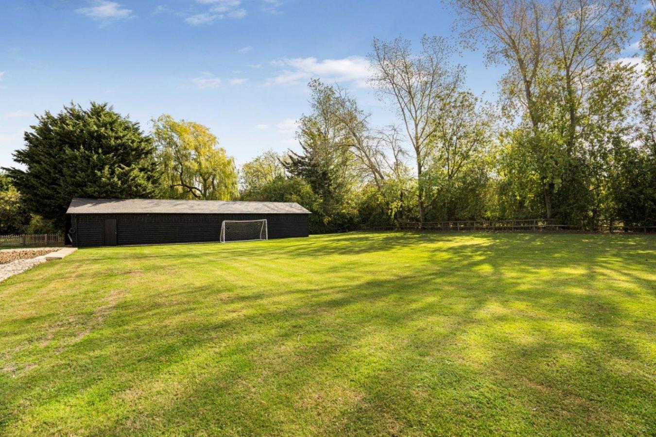 Dunmow, Essex, CM6 3QJ, United Kingdom, 6 Bedrooms Bedrooms, ,6 BathroomsBathrooms,Residential,For Sale,2003733