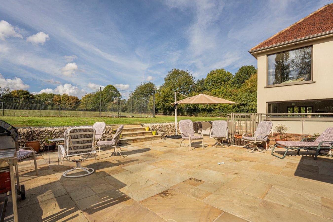 Dunmow, Essex, CM6 3QJ, United Kingdom, 6 Bedrooms Bedrooms, ,6 BathroomsBathrooms,Residential,For Sale,2003733