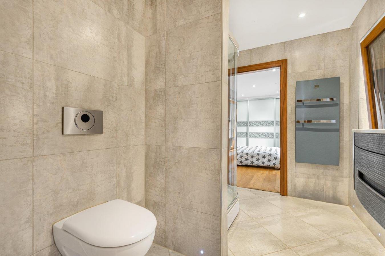 Dunmow, Essex, CM6 3QJ, United Kingdom, 6 Bedrooms Bedrooms, ,6 BathroomsBathrooms,Residential,For Sale,2003733