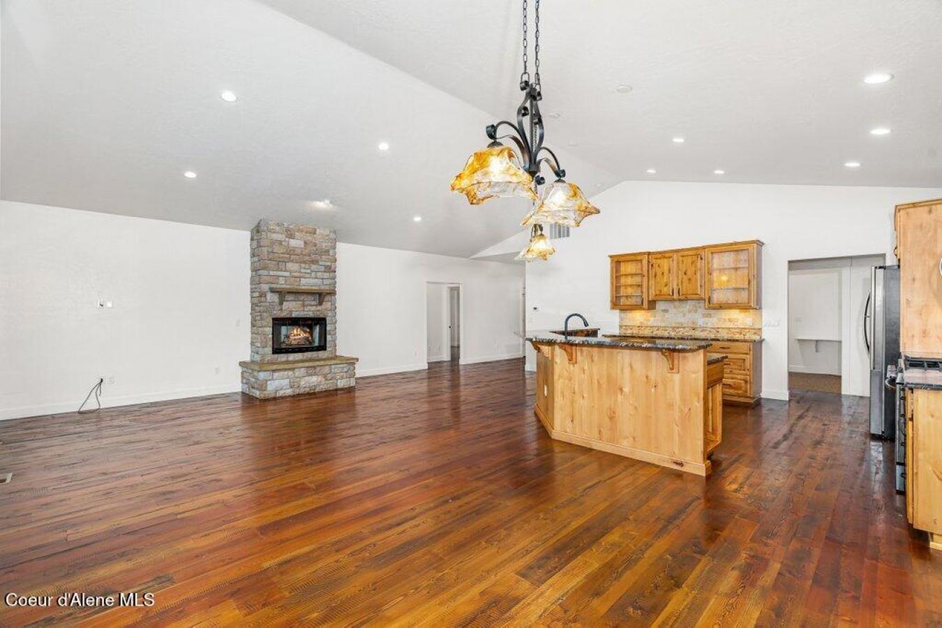 Coeur d'Alene, Kootenai, 83814, United States, 4 Bedrooms Bedrooms, ,4 BathroomsBathrooms,Residential,For Sale,2003730