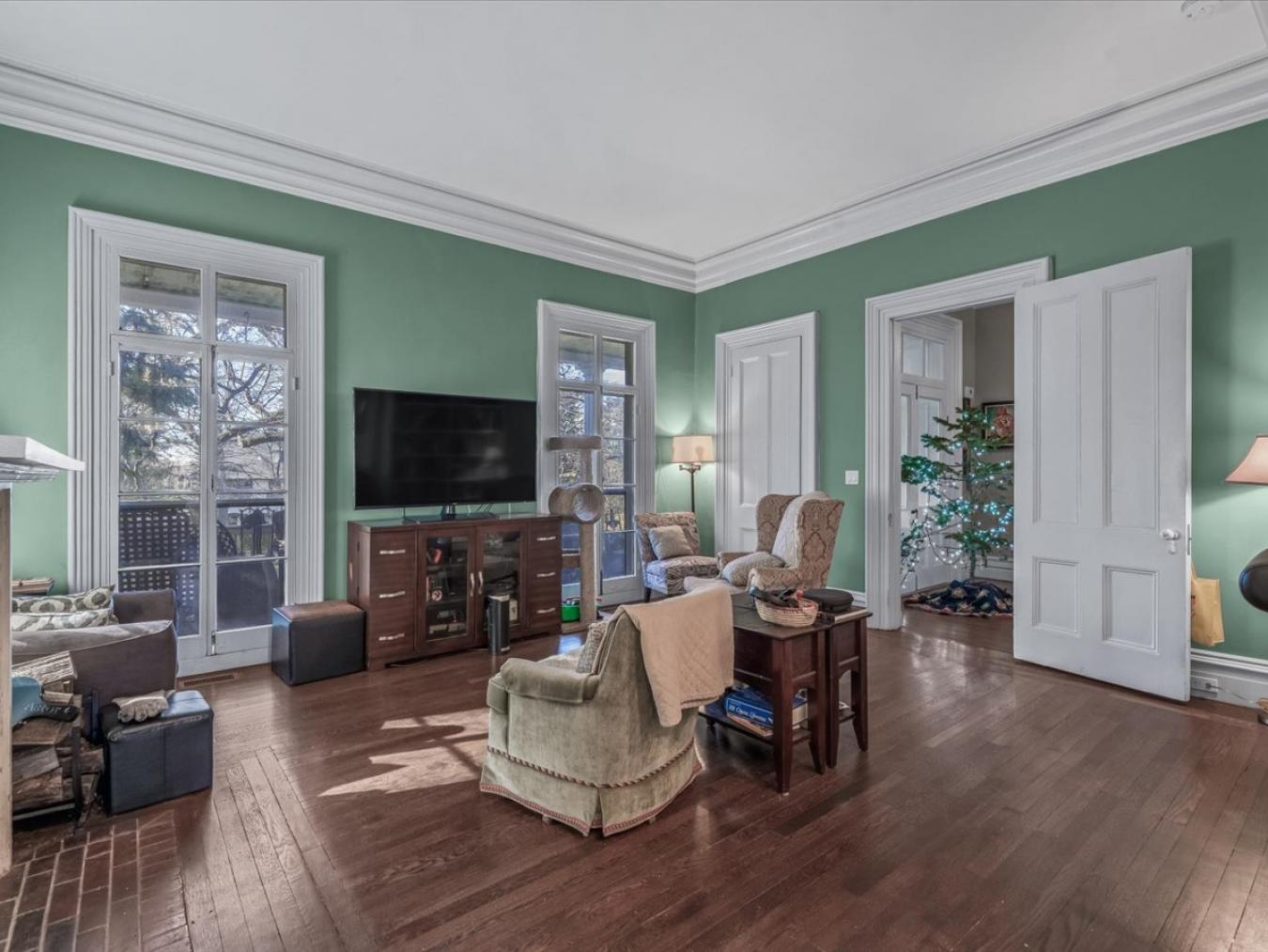 Douglaston, New York, 11363, United States, 6 Bedrooms Bedrooms, ,2 BathroomsBathrooms,Residential,For Sale,2003725