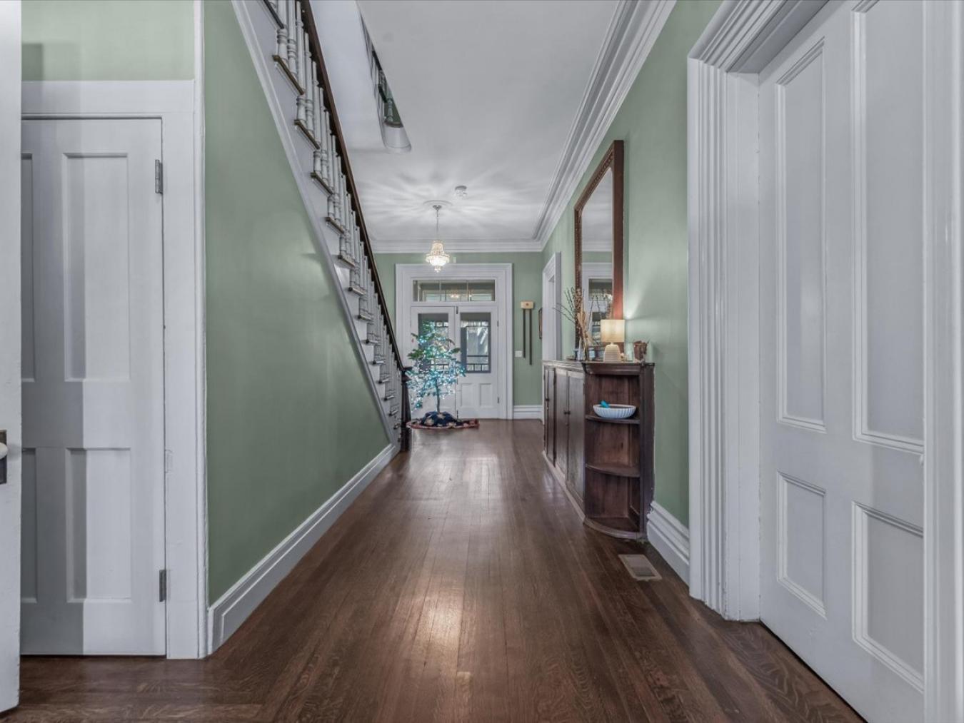 Douglaston, New York, 11363, United States, 6 Bedrooms Bedrooms, ,2 BathroomsBathrooms,Residential,For Sale,2003725