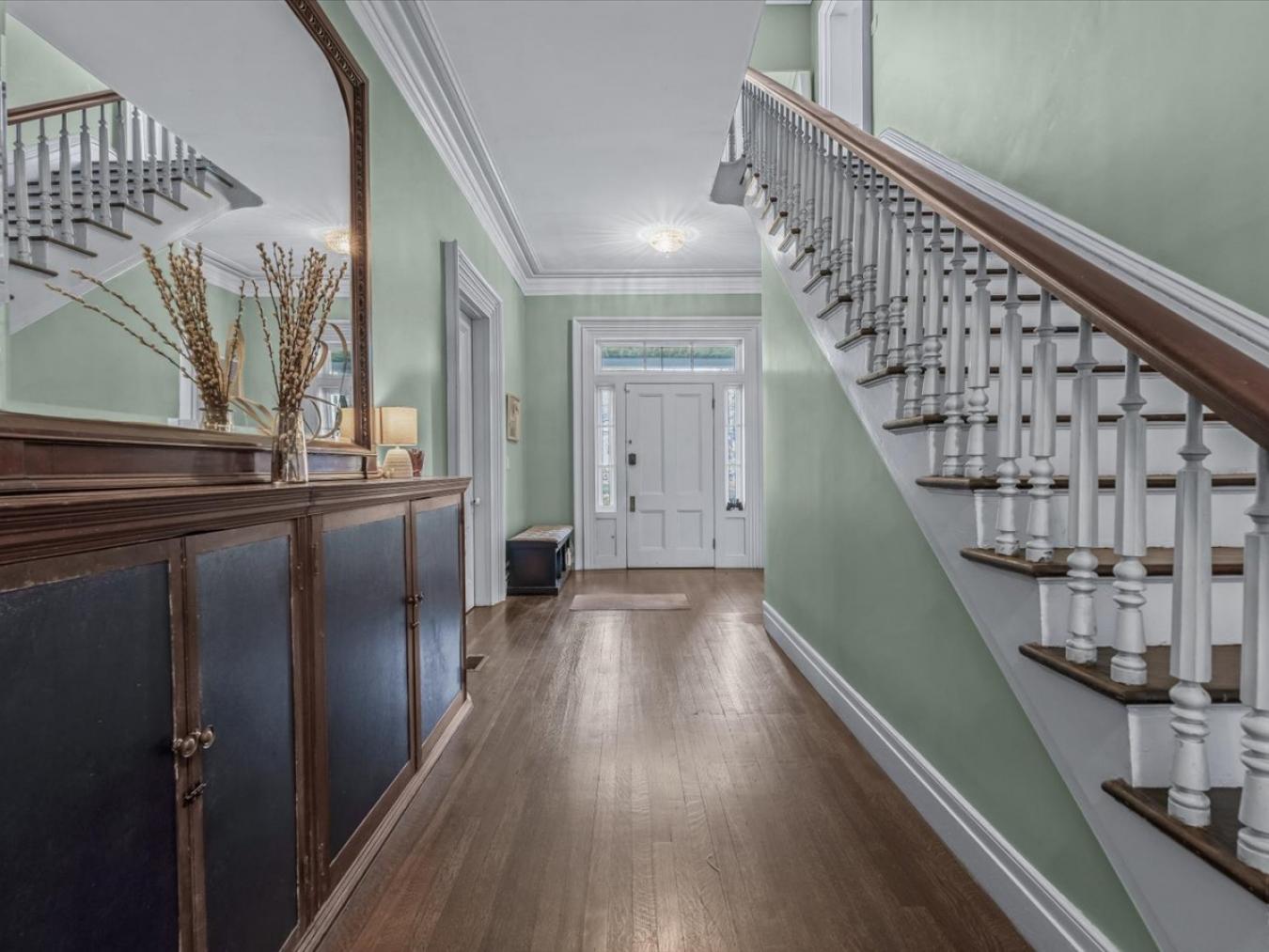 Douglaston, New York, 11363, United States, 6 Bedrooms Bedrooms, ,2 BathroomsBathrooms,Residential,For Sale,2003725