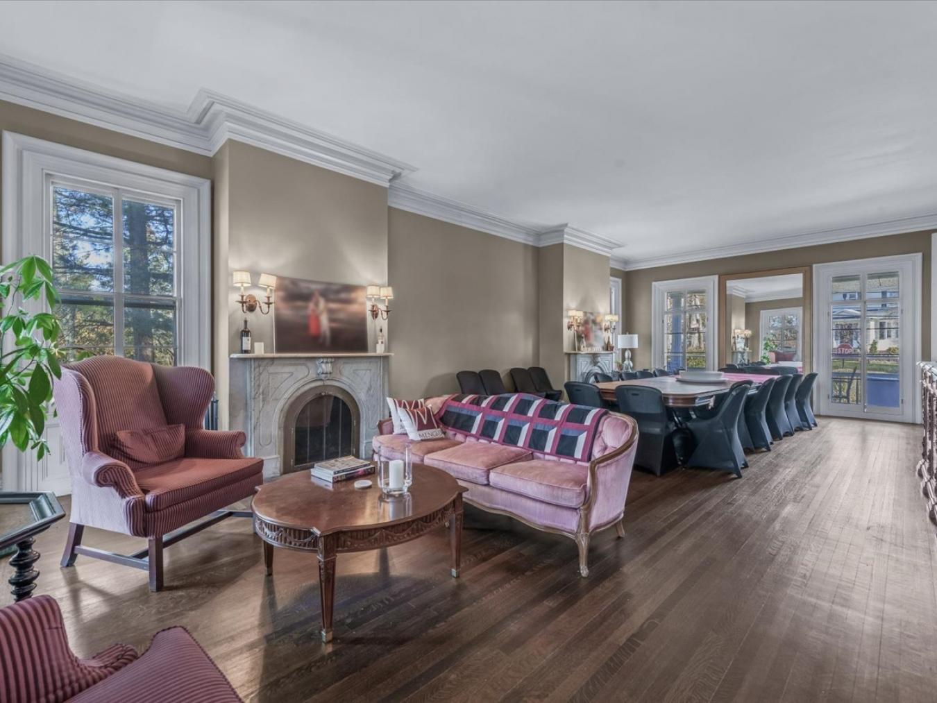 Douglaston, New York, 11363, United States, 6 Bedrooms Bedrooms, ,2 BathroomsBathrooms,Residential,For Sale,2003725