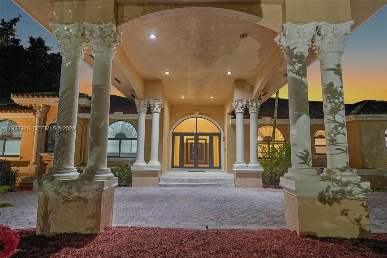 Miami, Miami-Dade County, 33175, United States, 8 Bedrooms Bedrooms, ,7 BathroomsBathrooms,Residential,For Sale,2003716