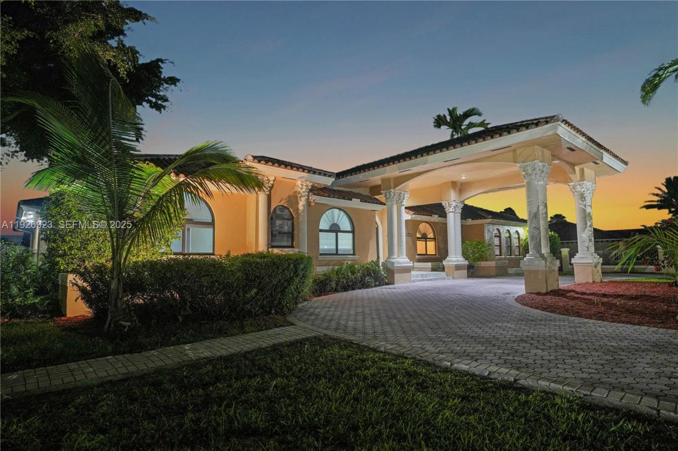 Miami, Miami-Dade County, 33175, United States, 8 Bedrooms Bedrooms, ,7 BathroomsBathrooms,Residential,For Sale,2003716