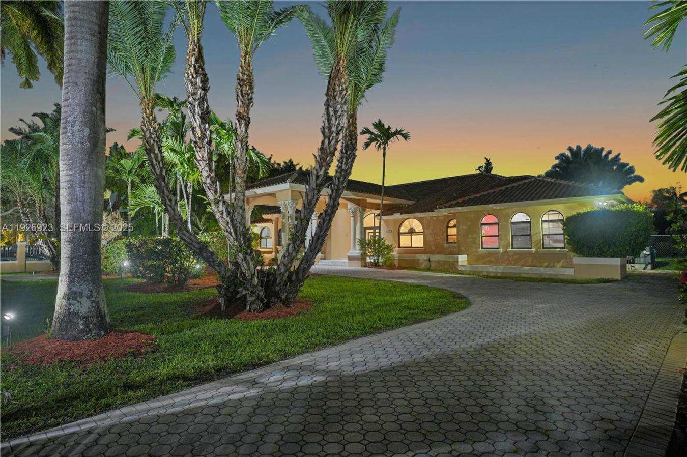 Miami, Miami-Dade County, 33175, United States, 8 Bedrooms Bedrooms, ,7 BathroomsBathrooms,Residential,For Sale,2003716