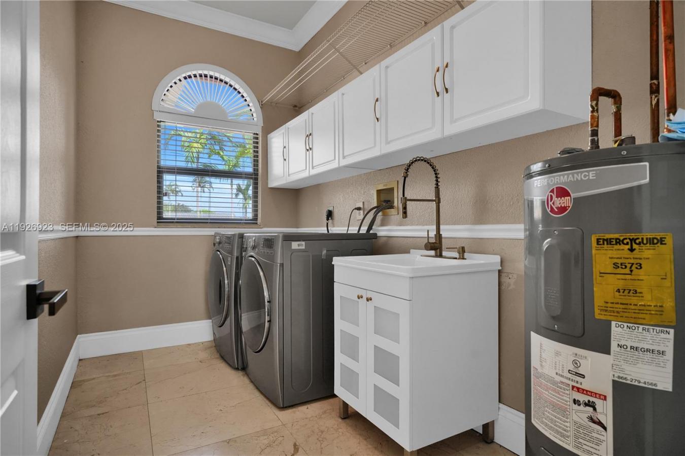 Miami, Miami-Dade County, 33175, United States, 8 Bedrooms Bedrooms, ,7 BathroomsBathrooms,Residential,For Sale,2003716