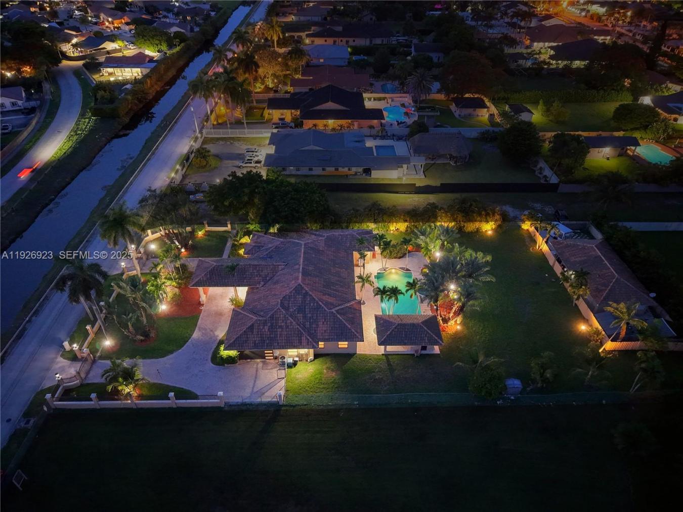 Miami, Miami-Dade County, 33175, United States, 8 Bedrooms Bedrooms, ,7 BathroomsBathrooms,Residential,For Sale,2003716