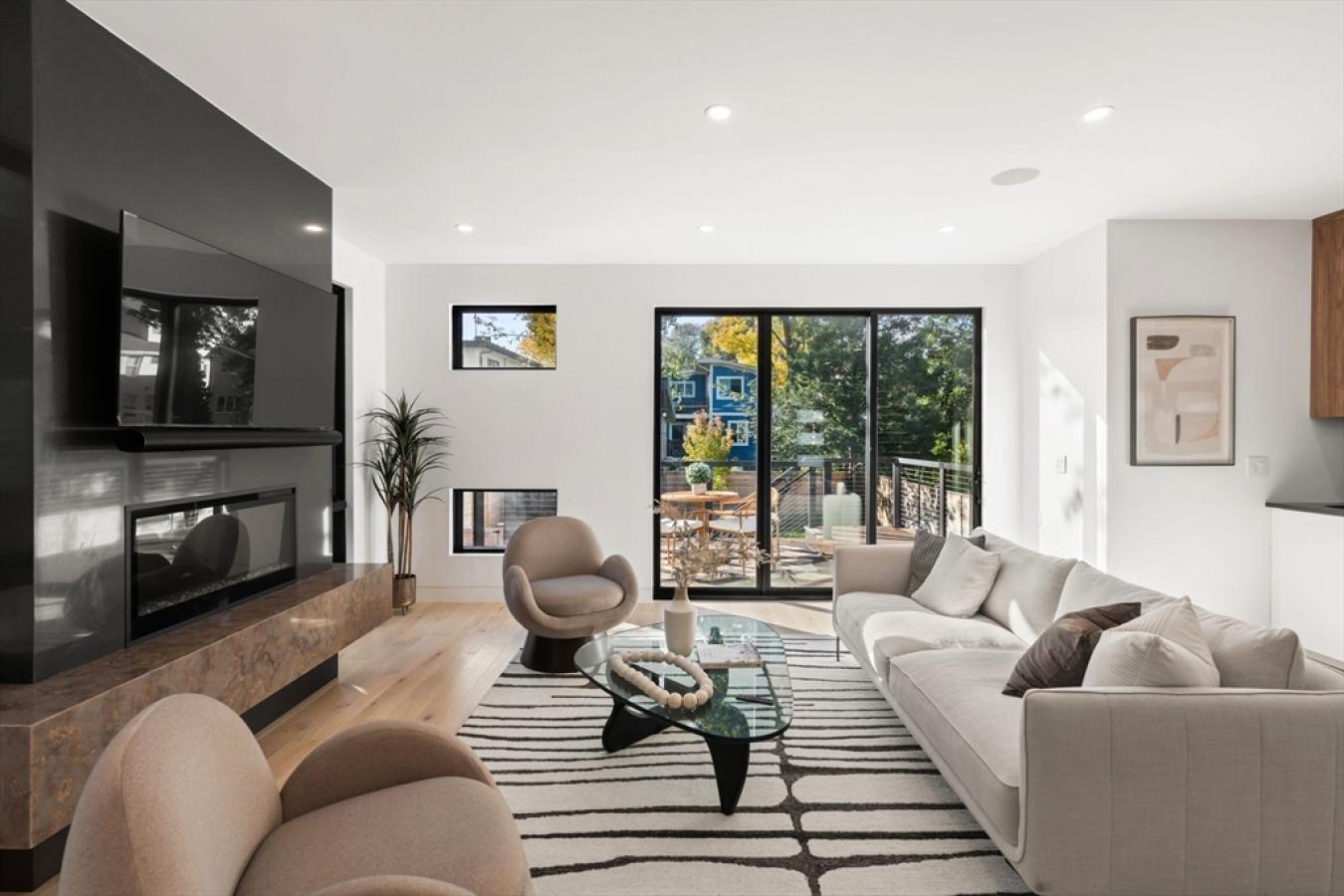 Cambridge, Middlesex, 02140, United States, ,Residential,For Sale,2003714