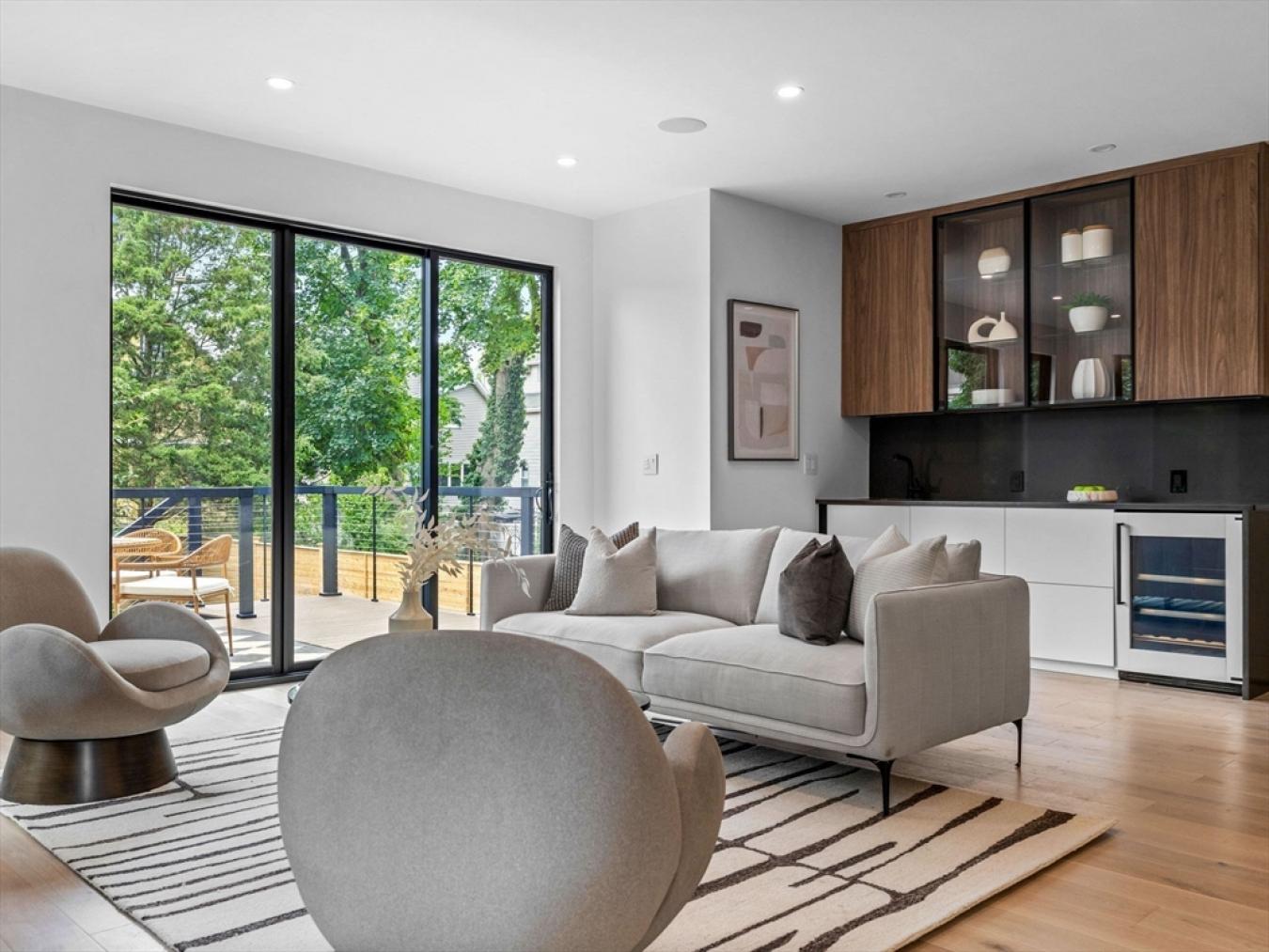 Cambridge, Middlesex, 02140, United States, ,Residential,For Sale,2003714