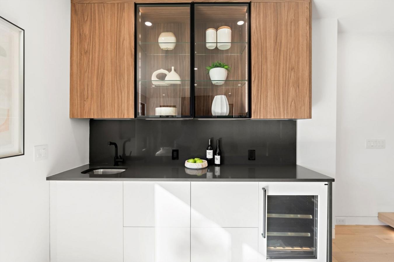 Cambridge, Middlesex, 02140, United States, ,Residential,For Sale,2003714