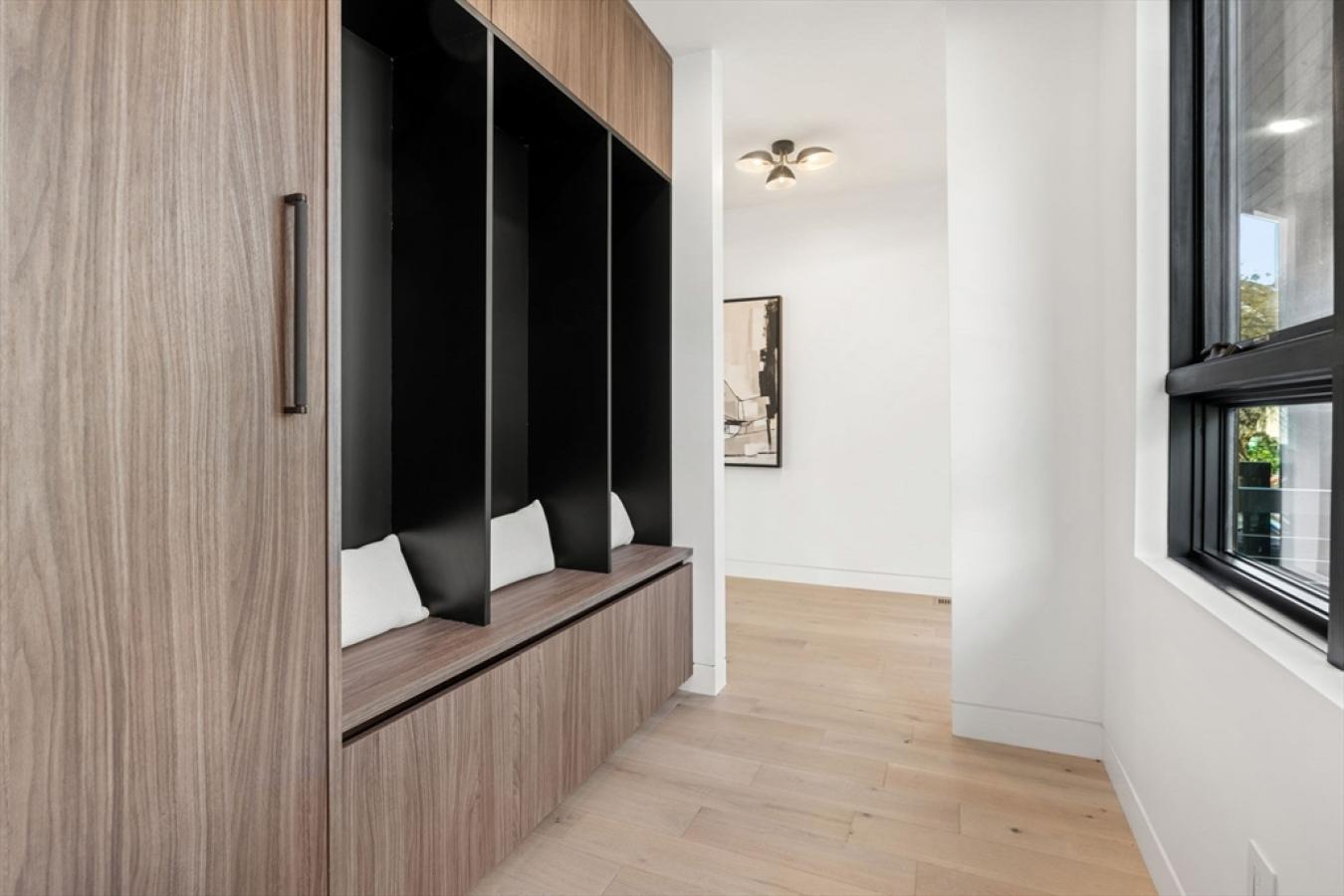 Cambridge, Middlesex, 02140, United States, ,Residential,For Sale,2003714