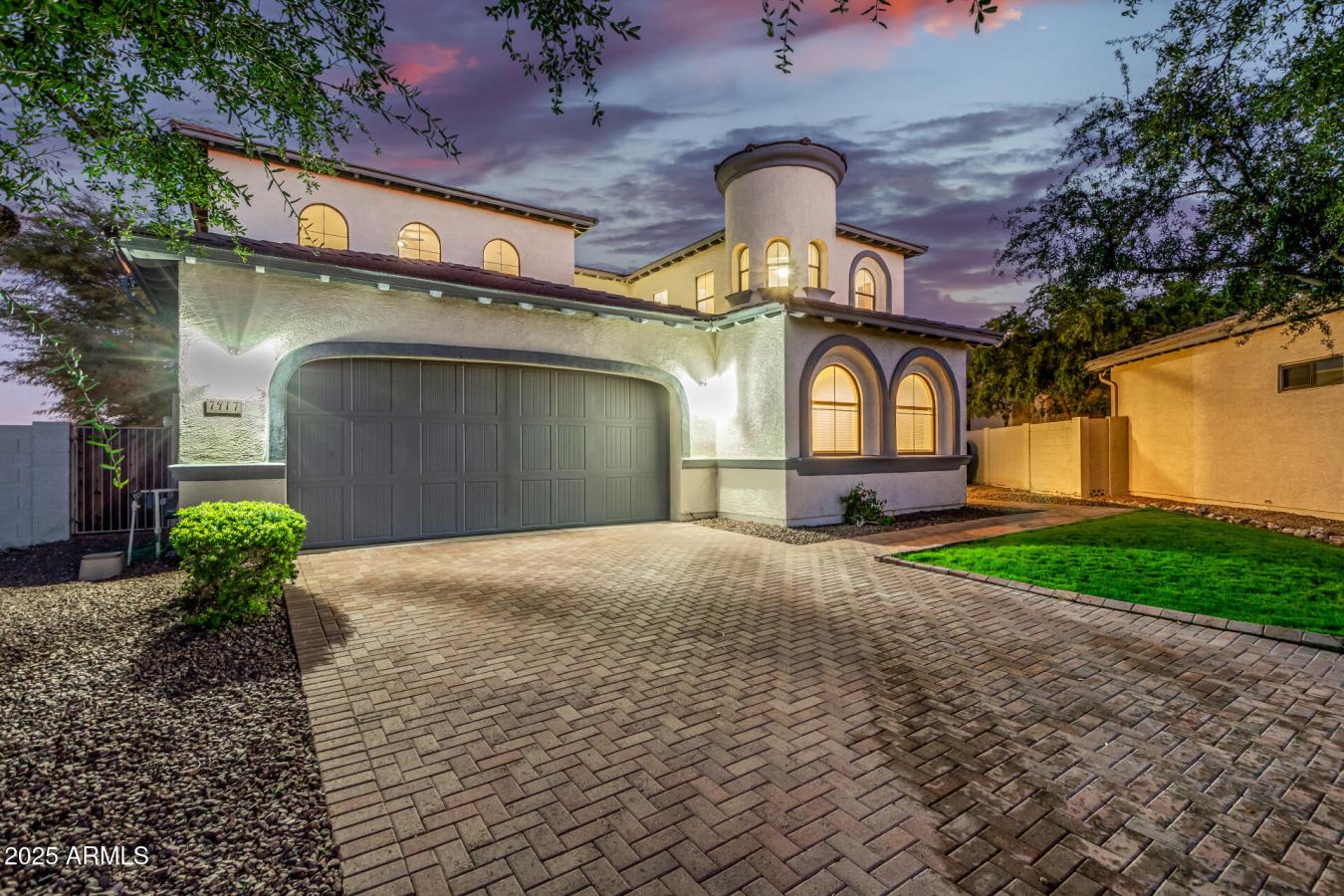 Phoenix, Maricopa, 85042, United States, 5 Bedrooms Bedrooms, ,3 BathroomsBathrooms,Residential,For Sale,2003712