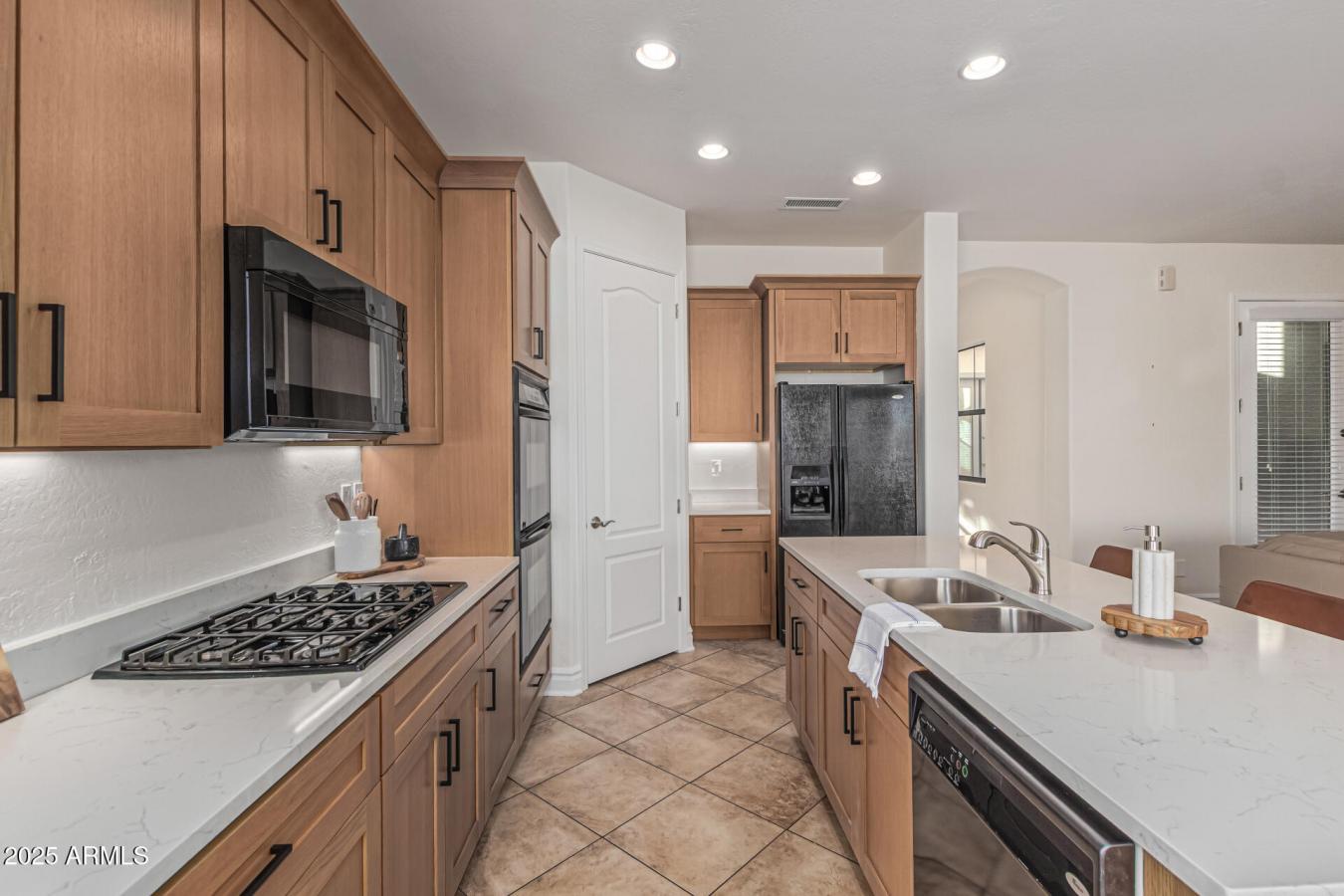 Phoenix, Maricopa, 85042, United States, 5 Bedrooms Bedrooms, ,3 BathroomsBathrooms,Residential,For Sale,2003712