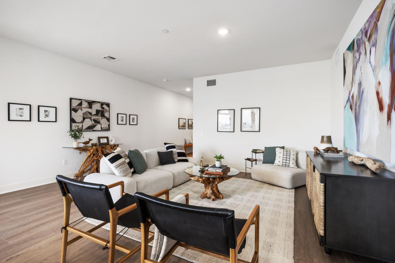 Huntington Beach, Orange, 92648, United States, 2 Bedrooms Bedrooms, ,2 BathroomsBathrooms,Residential,For Sale,2003711